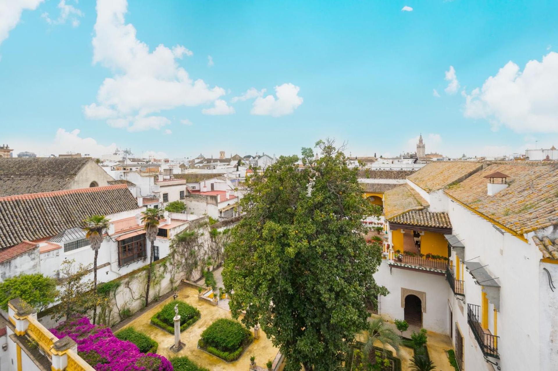 Luxury Apartment Overlooking Casa Pilatos — Photos 1